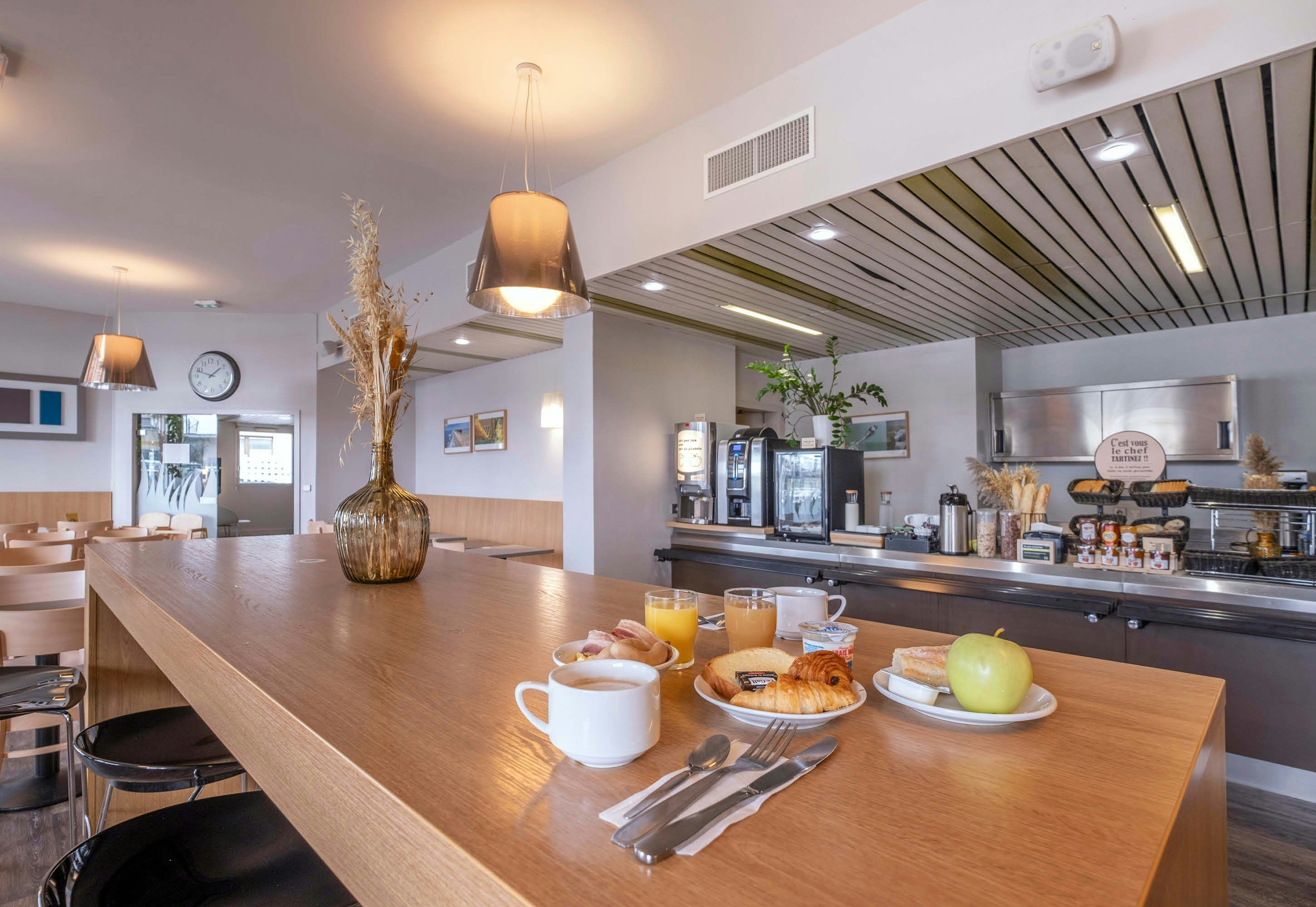 B&B HOTEL La Rochelle Centre - לה רושל - בניין
