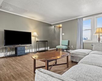 Serene 2-bedroom townhome with AC in Pleasant Prairie - Pleasant Prairie - Sala de estar