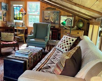 Unique & extraordinary experience - renew your senses. Delightful waterfront! - Colebrook - Lounge