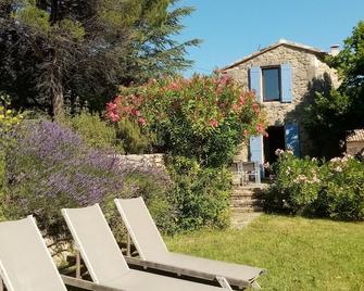 Charme D'un mas en Luberon, Calm, Panoramic view, Swimming pool, Fireplace - Lacoste - Vista del exterior
