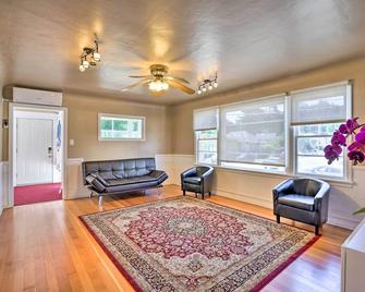 \\sun-dappled Retreat: Walk to Restaurants! - Boulder Creek - Living room