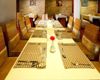 Hotel Kabani Regency - Kolenchery - Restaurante