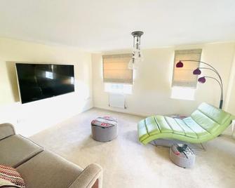 Cozy and comfy - Corby - Living room