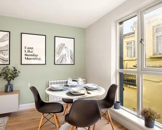 The Town Place Clifden Boutique Apartments - Clifden - Phòng ăn