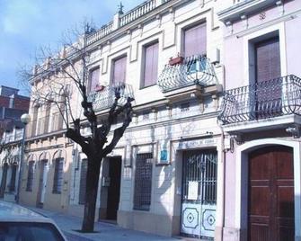 Hostal Porta de Ferro - Sant Boi de Llobregat - Edifici