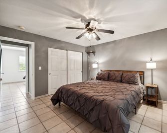 Three-Bedroom House - Clearlake - Bedroom