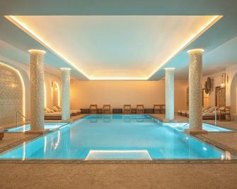 Vila Ebel Hotel Pool & Spa - Korçë - Zwembad