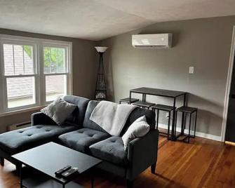Cozy Cathedral View- Upper - Sioux Falls - Living room