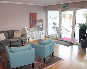 Hotel garni Bellevue - Bad Fuessing - Living room