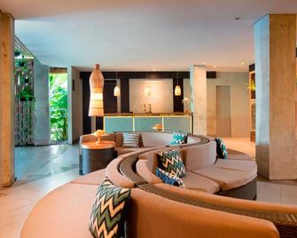 Grandmas Plus Hotel Airport - Kuta - Living room