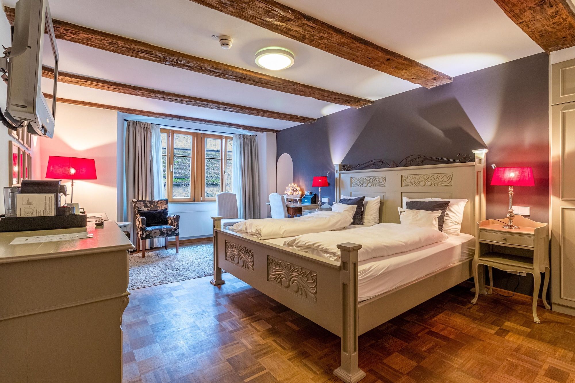 هوتل هيرنسشلويسسشين