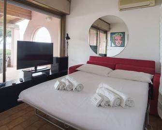 Welcomely - Verde Mare - Marinella - Habitación