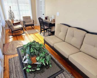 The Garden - La Junta - Living room