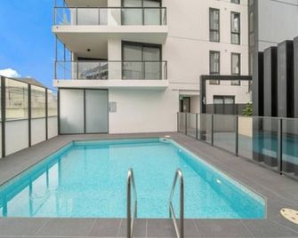 Central Canberra 2BR Apartment with Parking - Canberra - Piscine