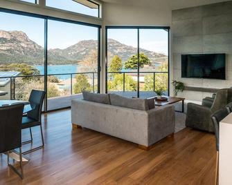 At The Bay - Coles Bay - Living room