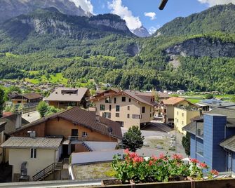 Das Hotel Sherlock Holmes - Meiringen - Vista esterna