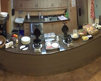 Poplar Tree Inn - Stoughton - Buffet