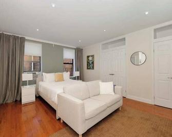 The Lexy IV Summary: - New York - Bedroom