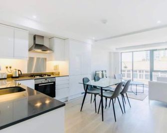 Impeccable 1-Bed Apartment in London - London - Kitchen