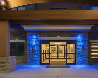 Holiday Inn Express & Suites Glendive By IHG - Glendive - Building