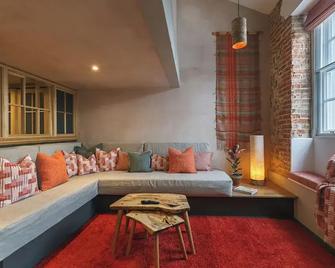 Shirehall Apartments - Holt