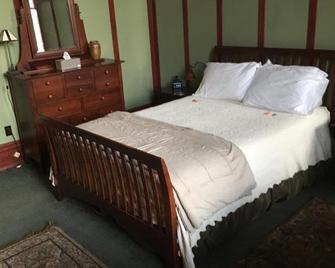 Main Street Bed & Breakfast - Hannibal - Bedroom