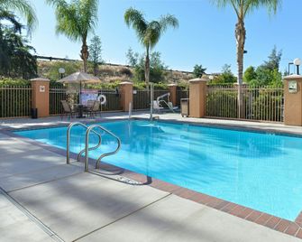 Holiday Inn Express & Suites Fresno (River Park) Hwy 41 By IHG - Fresno - Pool