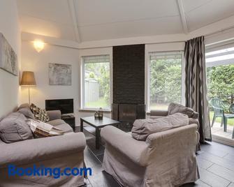 Bungalowpark Het Verscholen Dorp - Harderwijk - Living room
