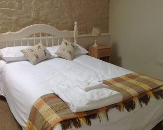Four Seasons Bed And Breakfast - Carmarthen - Bedroom