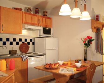 Lagrange Vacances Les Pics d'Aran - Bagnères-de-Luchon - Kitchen