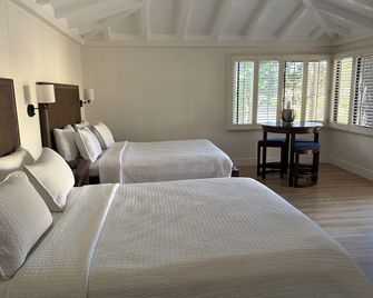 Two Queen Bed Cottage - Carmel-by-the-Sea