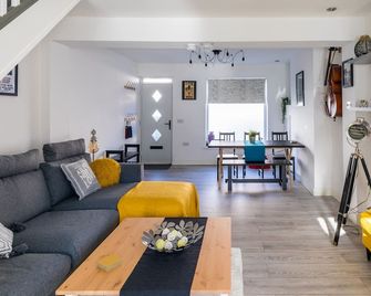 The Hollywood - Beautiful 3 Bedroom House - Cardiff - Sala de estar