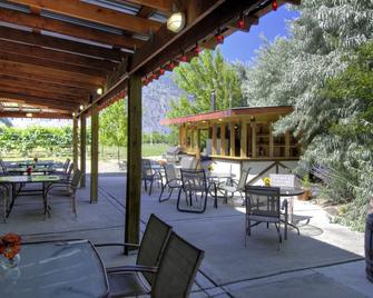 Crowsnest Vineyards Guesthouse - Cawston - Patio