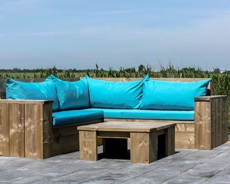 Luxury chalet for 4 people in Kamperland, close to the beach and sea - Kamperland - Innenhof