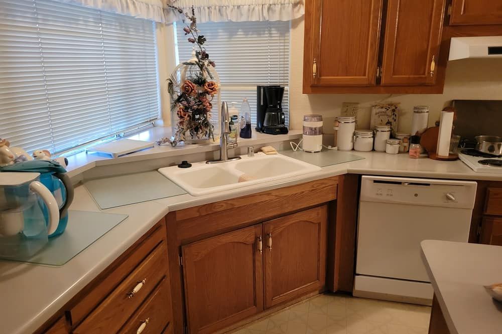 3-bedroom mobile home in charming Porterville with WiFi, AC - Porterville - Cocina