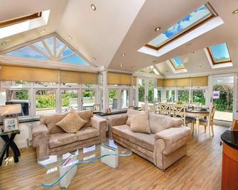 Just Stay Wales - Highmead House - Gowerton - Living room