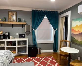 Cottage Suite 4 - Accessible Studio - Fort Payne - Bedroom