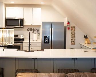 Beautiful, Relaxing Farm Retreat with amazing grounds - Spring Hill - Кухня