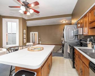 Historic Gem Russell Suite 3 - Covington - Kitchen