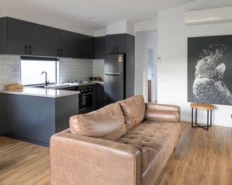 Porepunkah Pines Holiday Park - Bright - Kitchen