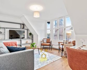 Stoney Stay - Sja Stays - Modern 2 Bed Apartment - Stonehaven - Obývací pokoj