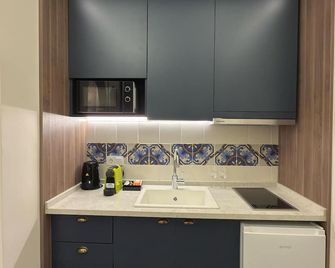 Oasis Inn Budapest - Budapest - Kitchen