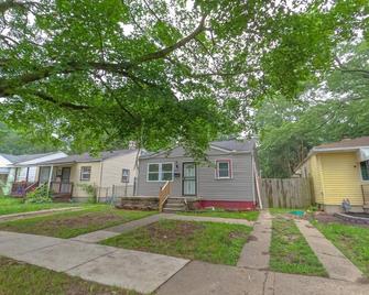 Charming 2-bedroom house with AC, WiFi in brilliant Detroit - Detroit