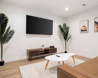 The Silo 3 - 1bd Lofi Vibes - Morton - Living room