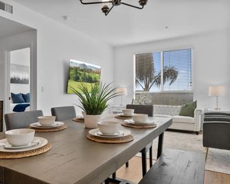 Family-Friendly Pool & Game Room - San Diego - Comedor