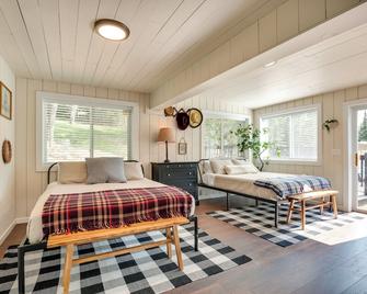 Eagle River Retreat Near Dam Lake with Boat Dock! - Eagle River - Slaapkamer