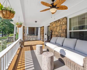 Large Beautiful Midtown Home with Private Parking! - Kansas City - Balcó