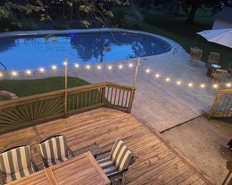 Strongsville Oasis - Strongsville - Pool