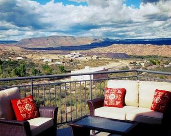 Cool Modern Loft Apartment - Clarkdale - Balcony
