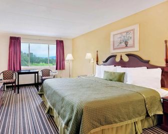 Travelodge by Wyndham Chambersburg - Chambersburg